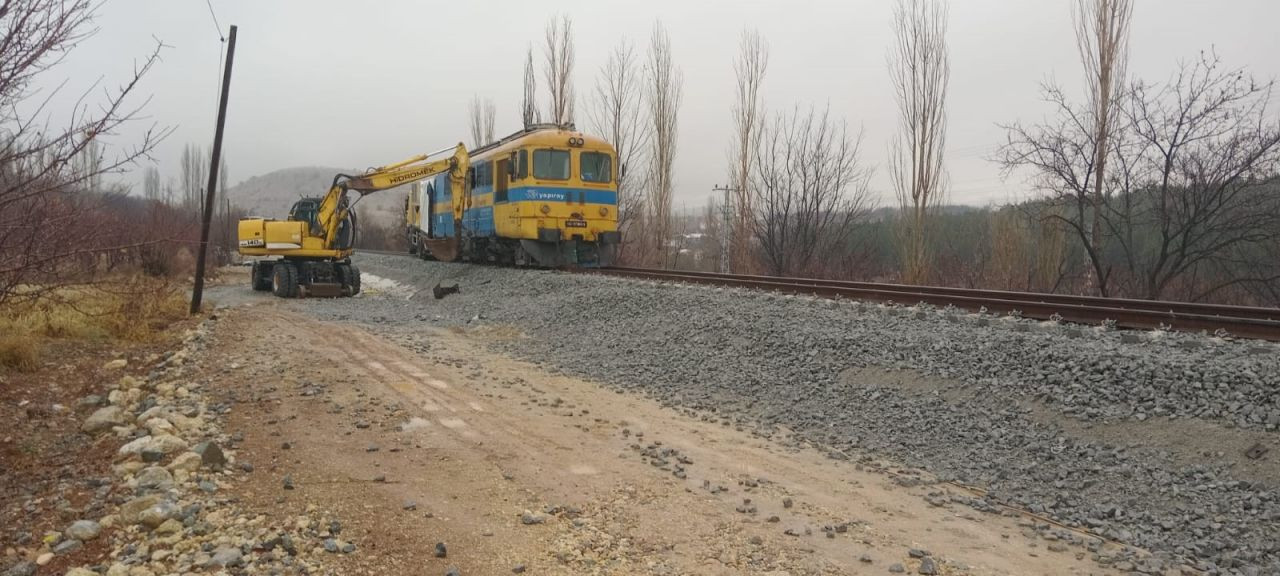 Malatya'da Raylardan Çıkan Lokomotif Korku Dolu Anlara Neden Oldu - Sayfa 1