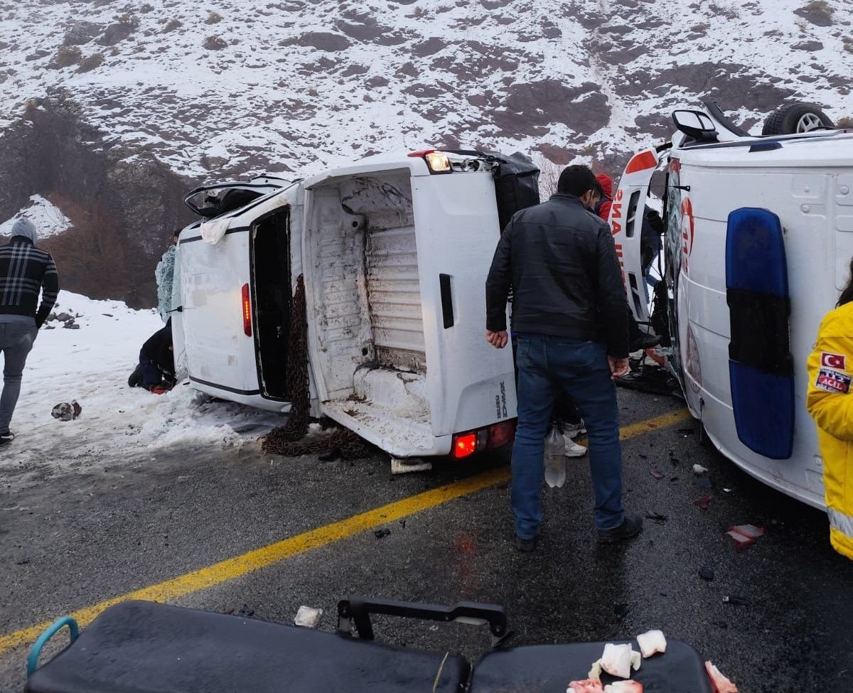 Malatya’da Ambulans ve Pikap Çarpıştı: 1’i Ağır 5 Yaralı - Sayfa 1