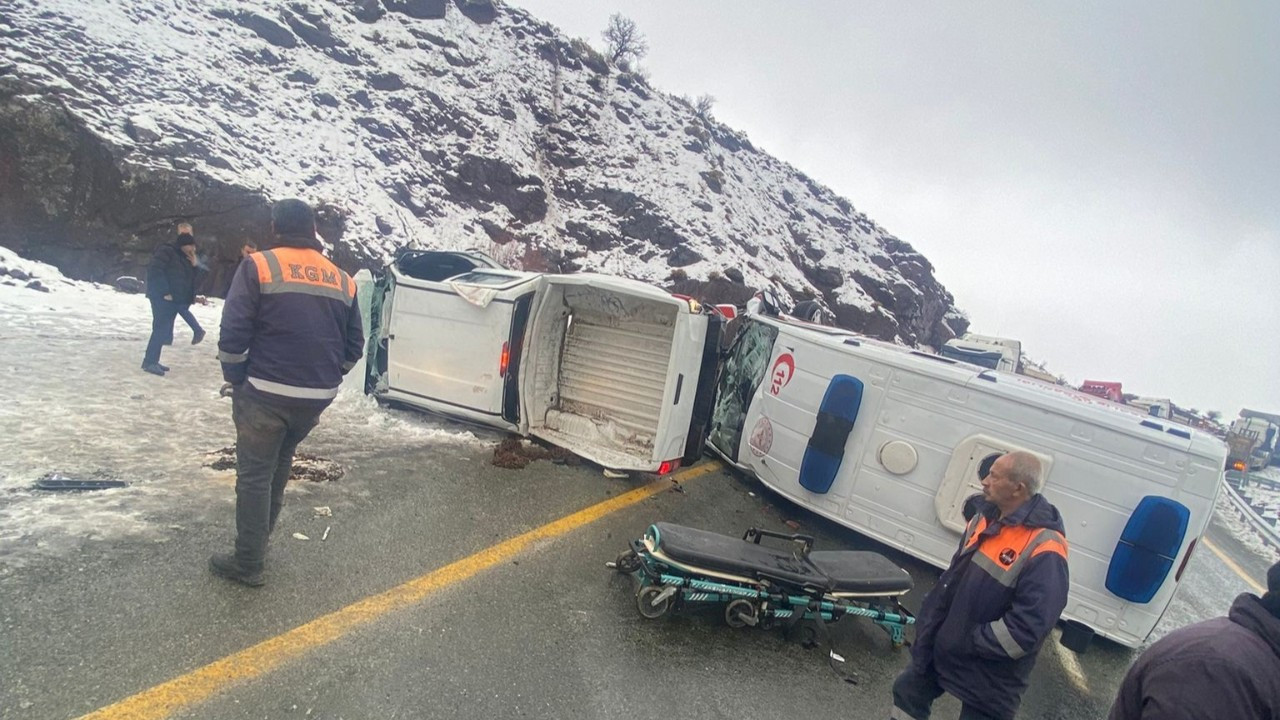 Malatya’da Ambulans ve Pikap Çarpıştı: 1’i Ağır 5 Yaralı