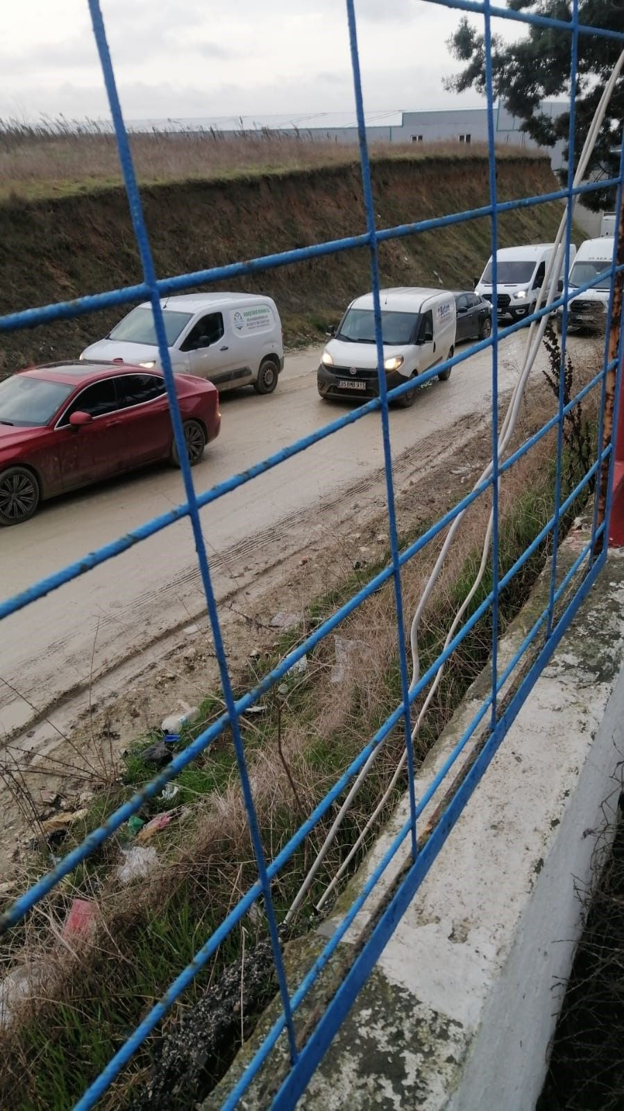 Fırtına Elektrik Direğini Devirdi, Fabrika Yolu Kapanma Noktasına Geldi - Sayfa 4