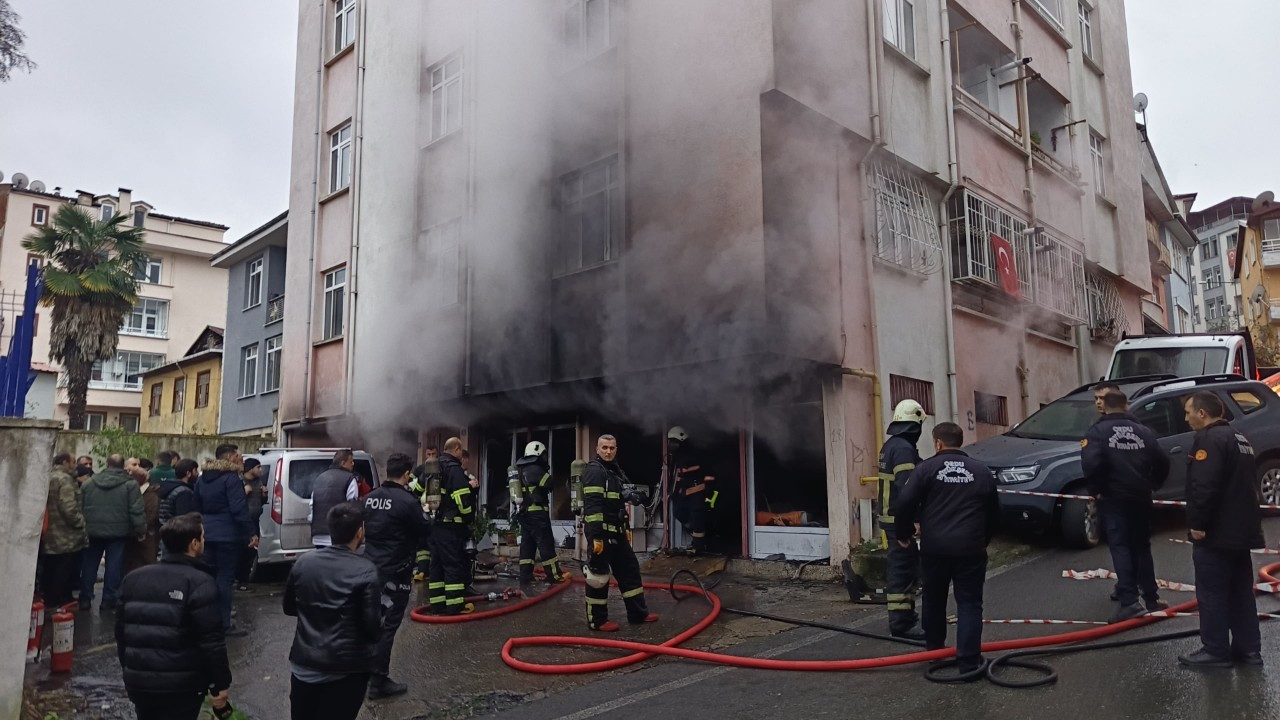 Patlayan Aküler İş Yerini Küle Çevirdi