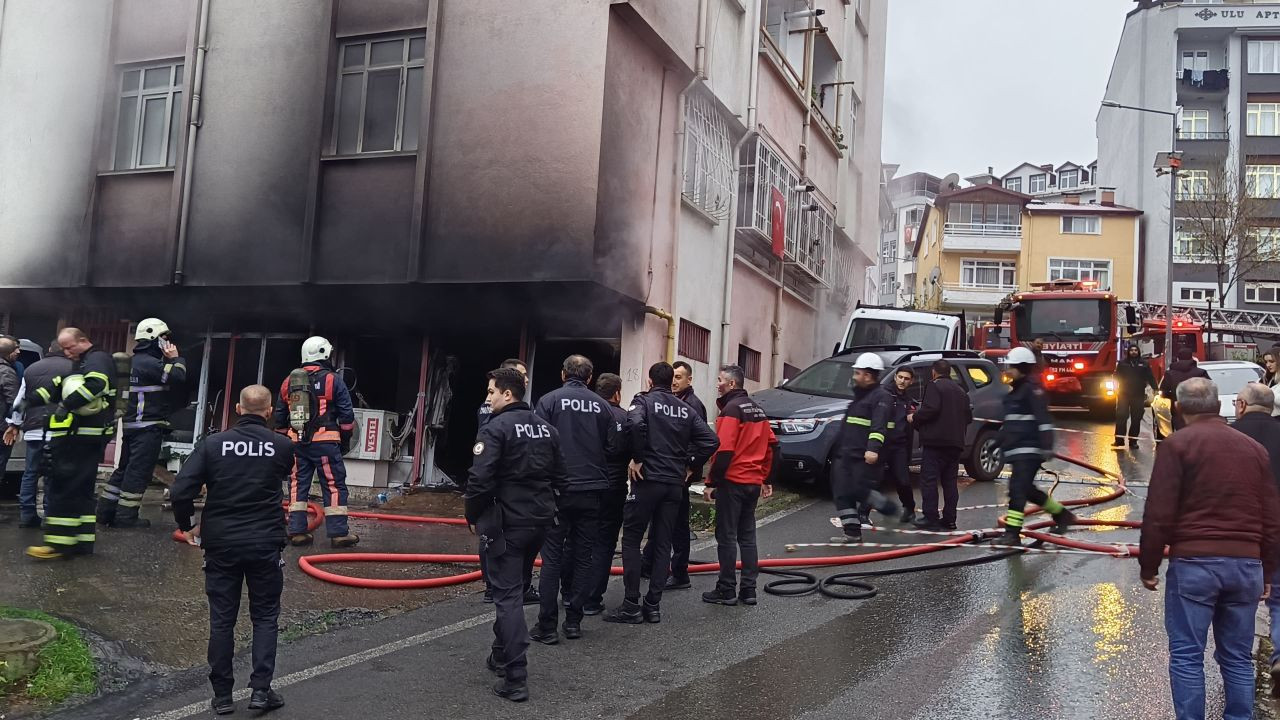 Patlayan Aküler İş Yerini Küle Çevirdi - Sayfa 2