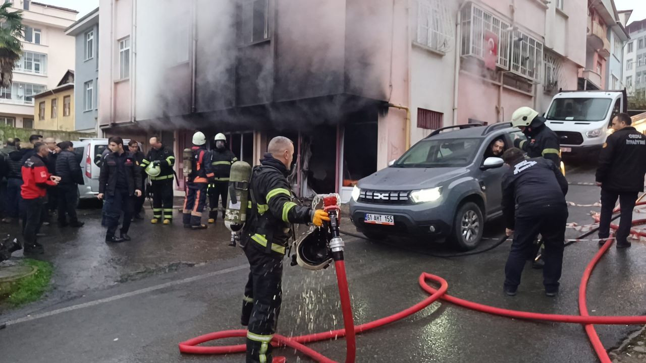 Patlayan Aküler İş Yerini Küle Çevirdi - Sayfa 4