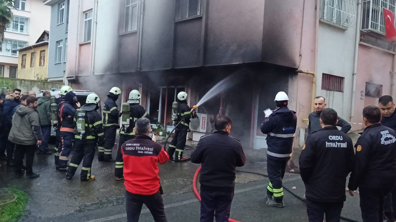 Patlayan Aküler İş Yerini Küle Çevirdi - Sayfa 7