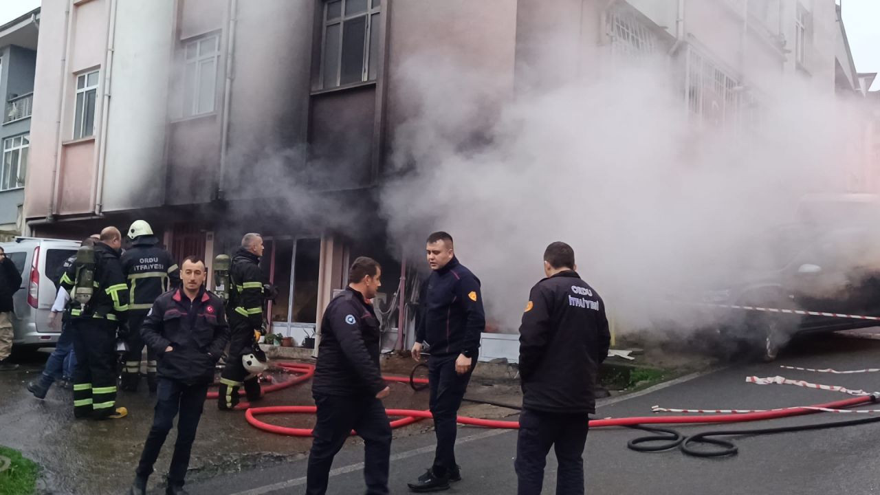 Patlayan Aküler İş Yerini Küle Çevirdi - Sayfa 13