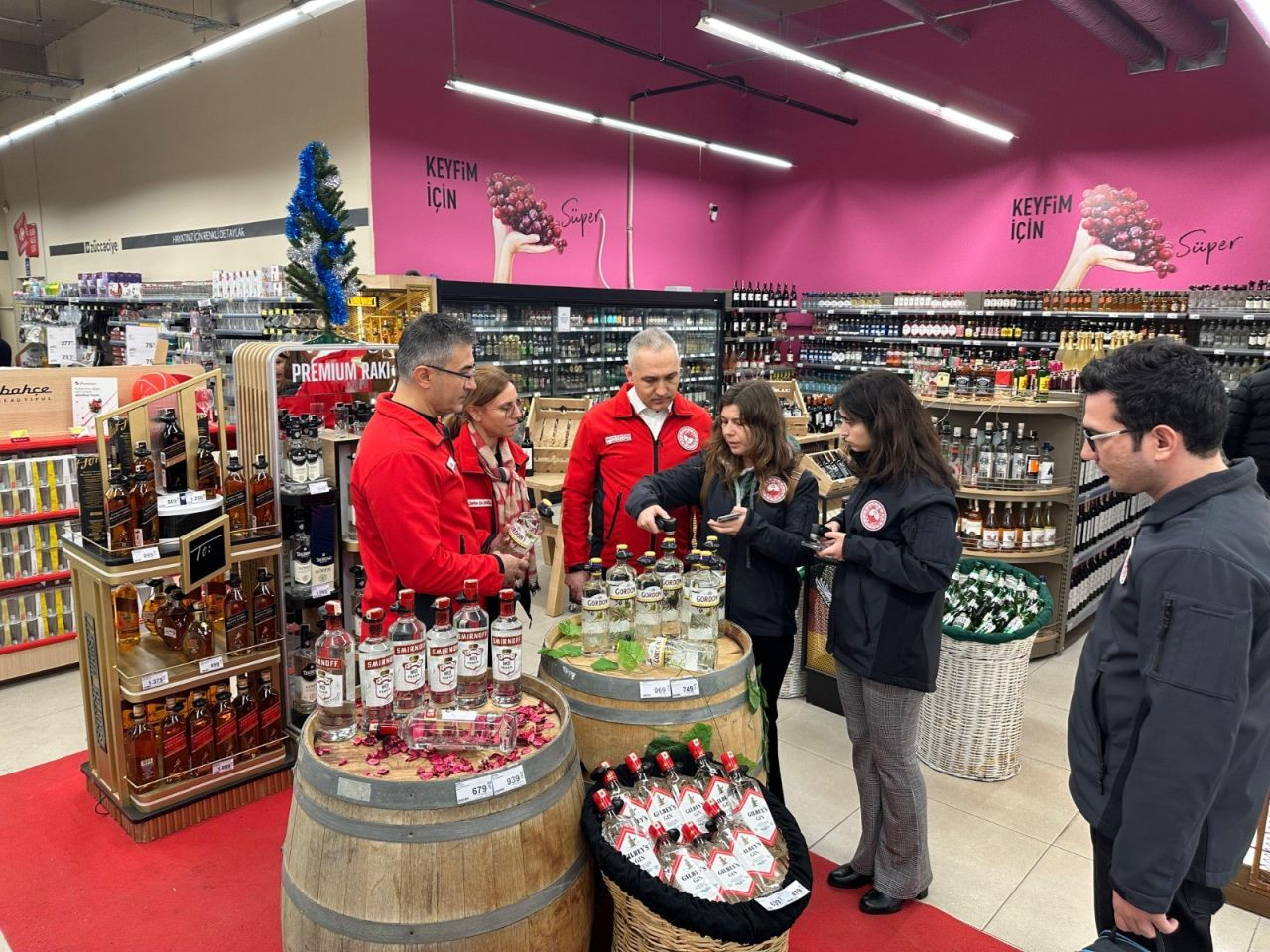 Manisa’da Yılbaşı Öncesi Alkollü İçki ve Gıda Denetimleri Artırıldı - Sayfa 3