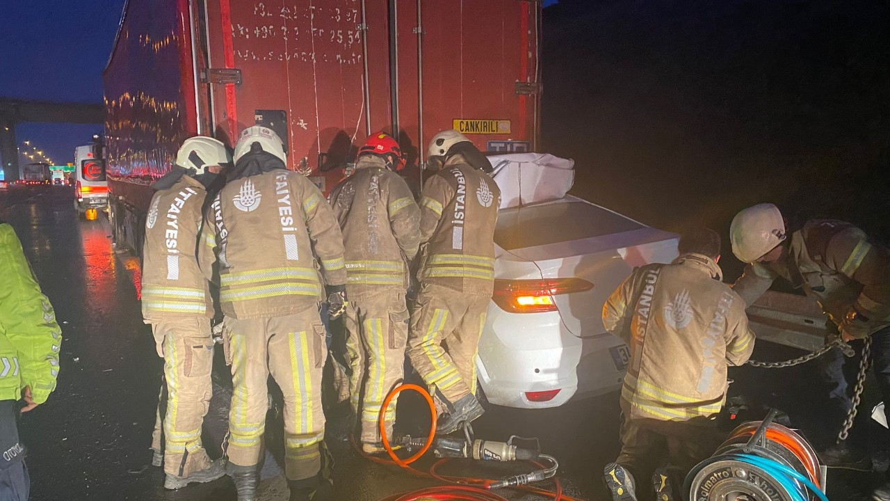 Kuzey Marmara Otoyolu'nda Park Halindeki Tıra Çarpan Sürücü Hayatını Kaybetti