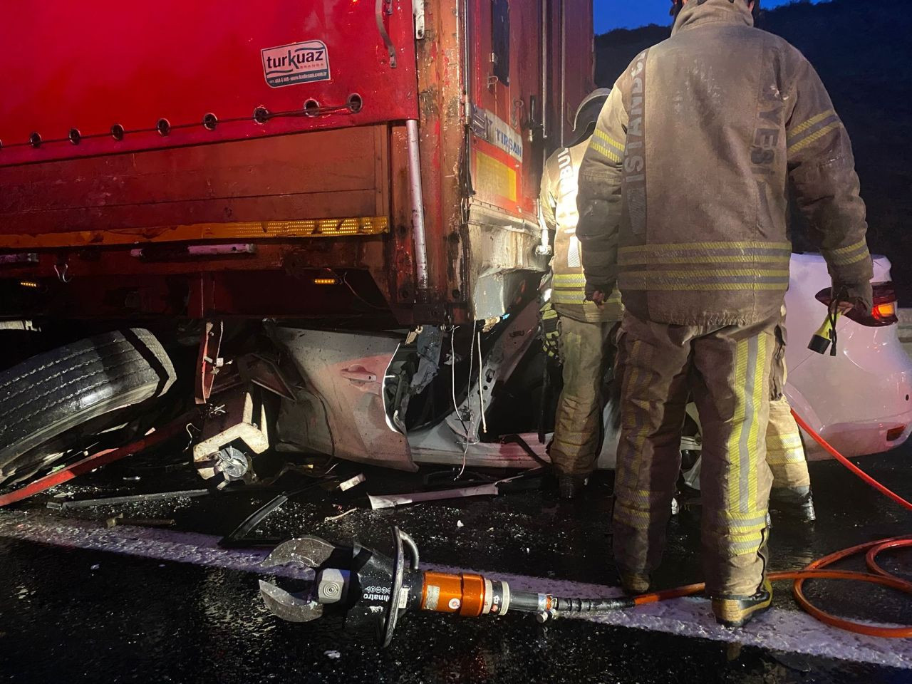 Kuzey Marmara Otoyolu'nda Park Halindeki Tıra Çarpan Sürücü Hayatını Kaybetti - Sayfa 4