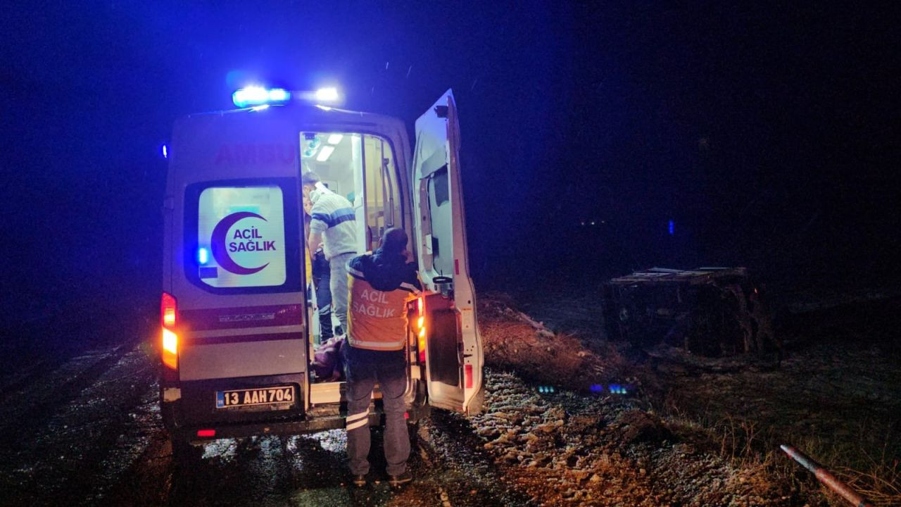 Bitlis’te Kamyonet Şarampole Yuvarlandı: 1 Kişi Yaralandı - Sayfa 6