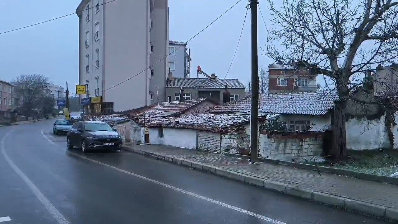 Malkara'da Mevsimin İlk Kar Yağışı Heyecan Yarattı - Sayfa 1