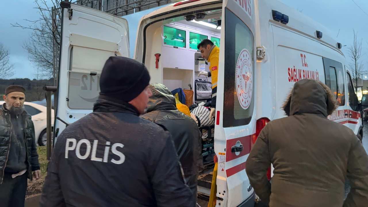 Sultangazi’de Hafif Ticari Araç ile Motosiklet Çarpıştı: 1 Yaralı