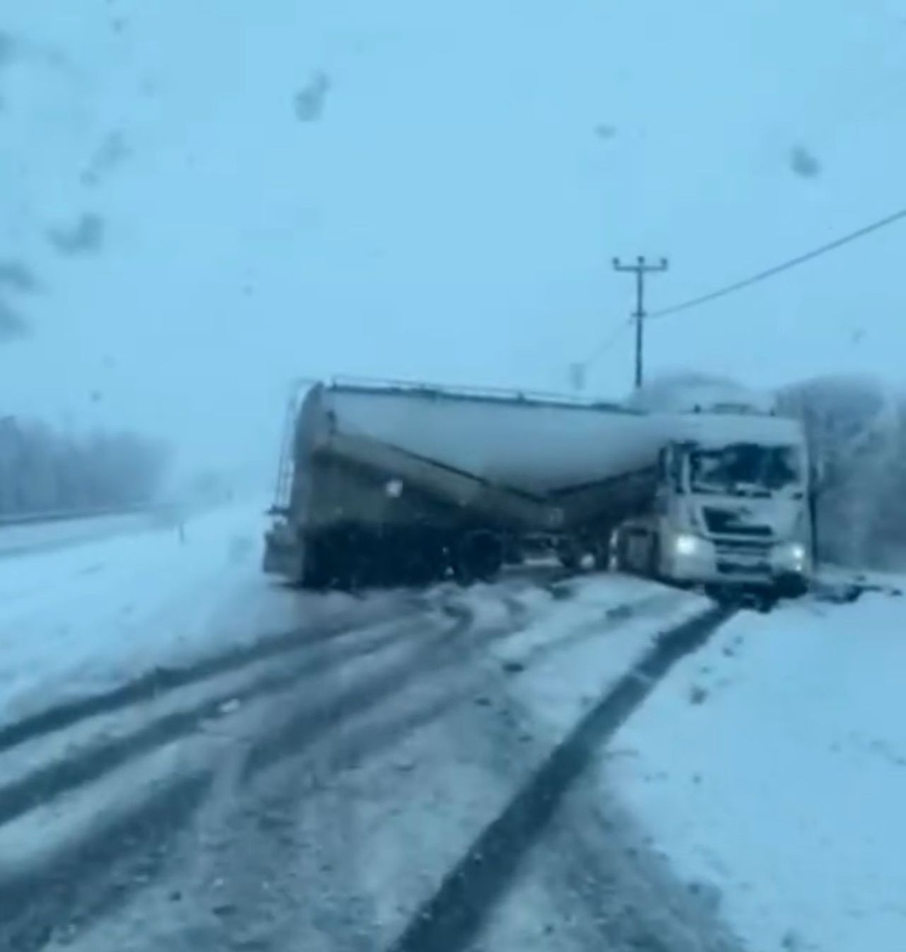 Elazığ’da Yoğun Kar Yağışı Kazalara Yol Açtı - Sayfa 4