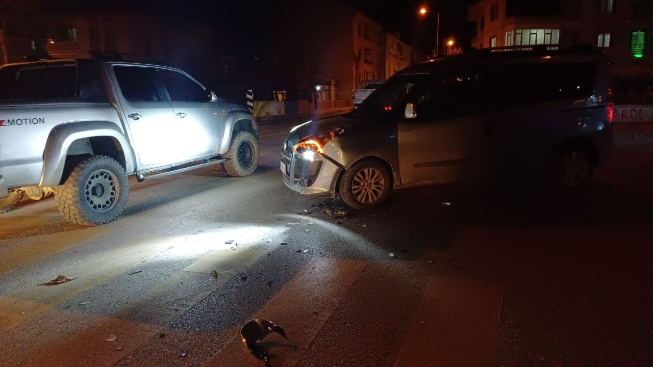 Çorum'da Motosiklet ve Hafif Ticari Araç Çarpıştı: 2 Yaralı - Sayfa 2