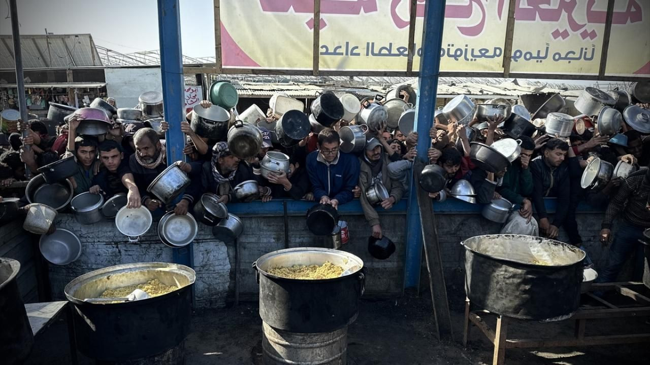 Gazze'de Hayatta Kalma Mücadelesi: Bir Lokma Yemek İçin Mücadele - Sayfa 13