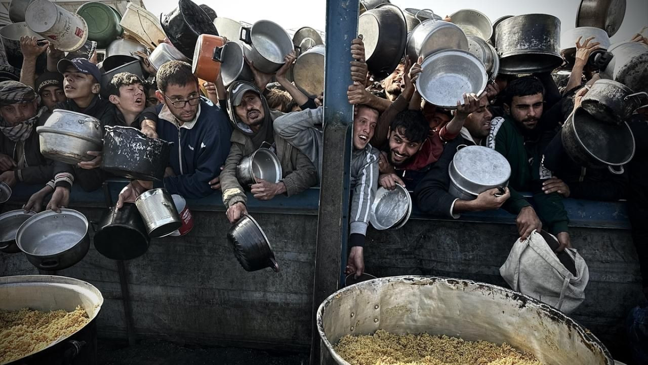 Gazze'de Hayatta Kalma Mücadelesi: Bir Lokma Yemek İçin Mücadele - Sayfa 12