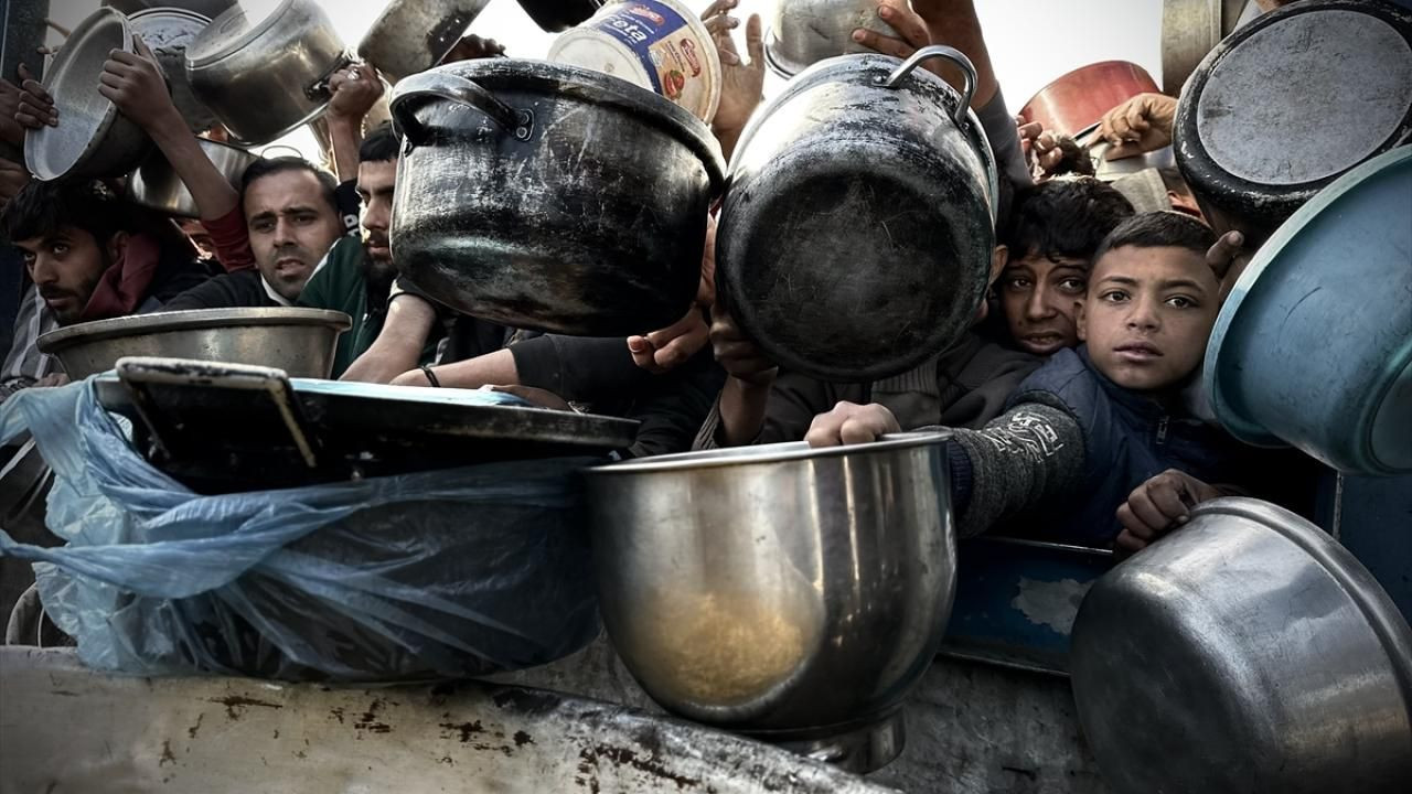 Gazze'de Hayatta Kalma Mücadelesi: Bir Lokma Yemek İçin Mücadele - Sayfa 11