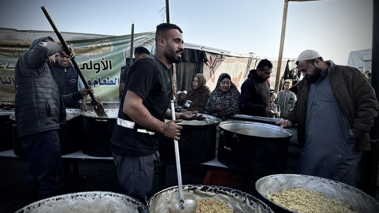 Gazze'de Hayatta Kalma Mücadelesi: Bir Lokma Yemek İçin Mücadele - Sayfa 8