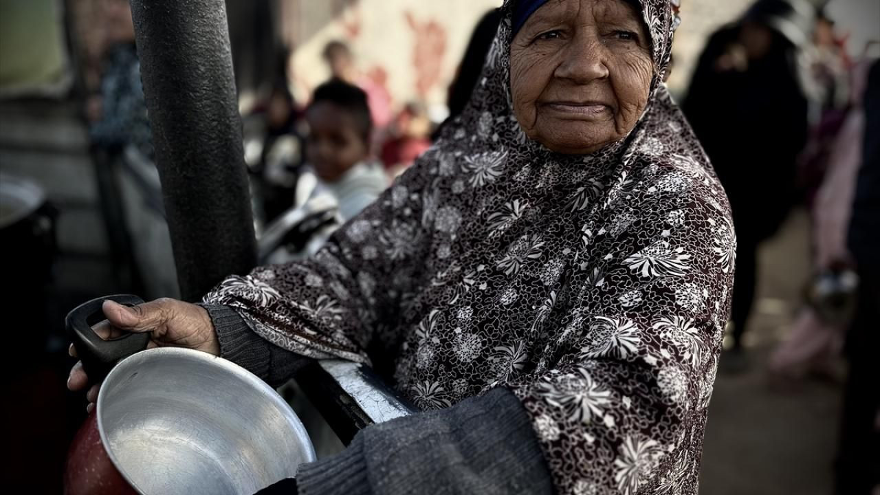 Gazze'de Hayatta Kalma Mücadelesi: Bir Lokma Yemek İçin Mücadele - Sayfa 7