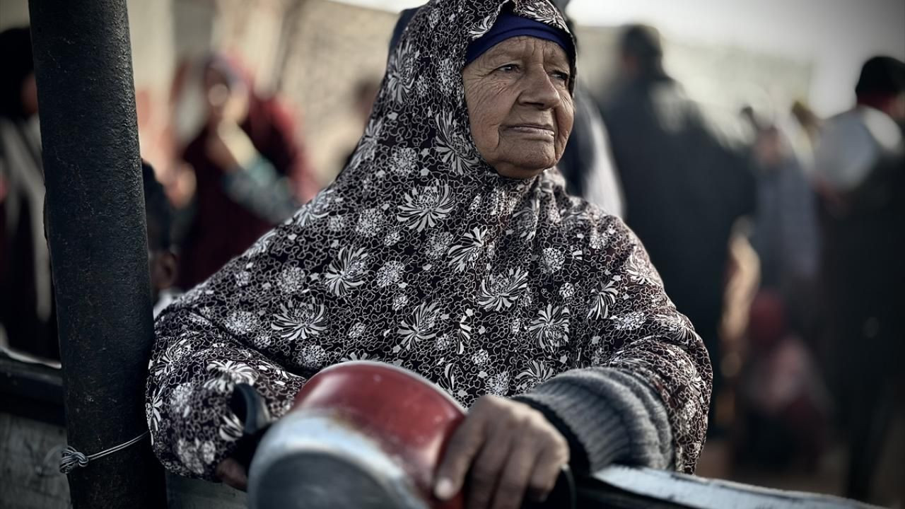 Gazze'de Hayatta Kalma Mücadelesi: Bir Lokma Yemek İçin Mücadele - Sayfa 3