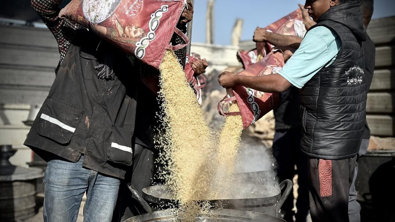 Gazze'de Hayatta Kalma Mücadelesi: Bir Lokma Yemek İçin Mücadele - Sayfa 2