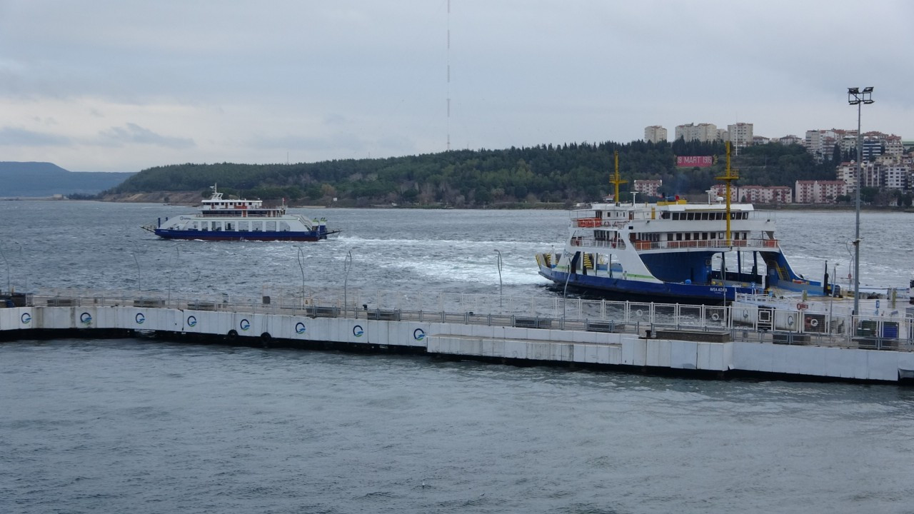 Gökçeada'ya 3 Gündür Feribot Seferi Yapılamıyor