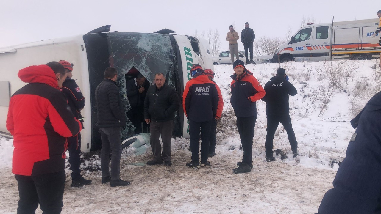 Kars’ta Yolcu Otobüsü Devrildi: 23 Yaralı
