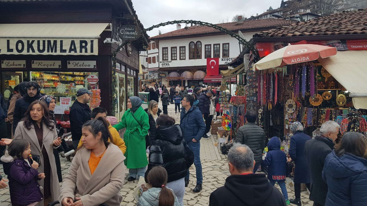 UNESCO Mirası Safranbolu, Yılbaşı Panayırıyla Ziyaretçi Akınına Uğradı - Sayfa 1