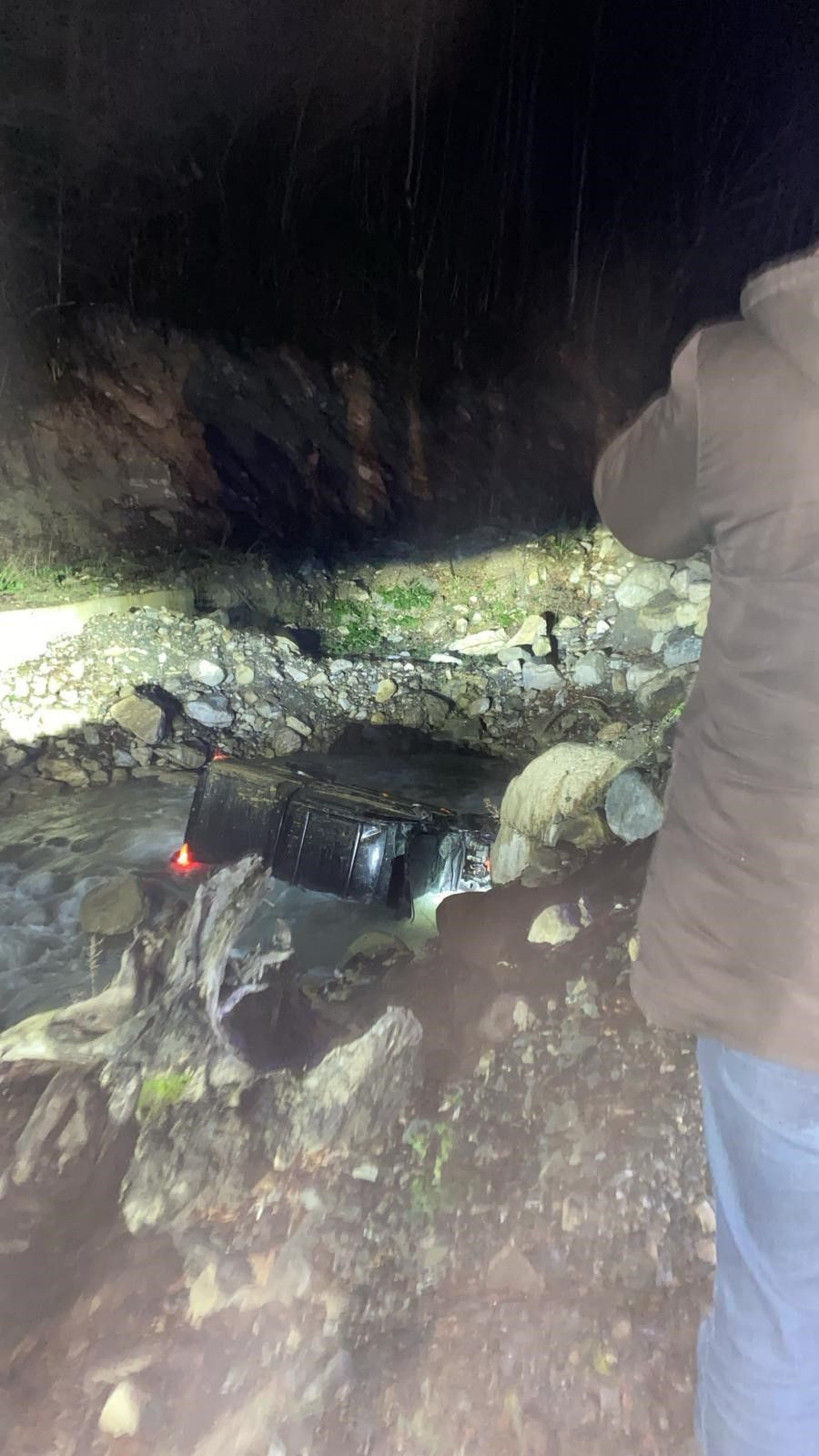 Düzce’de Yayladan Dönen Araç Dereye Uçtu: 3 Yaralı - Sayfa 3