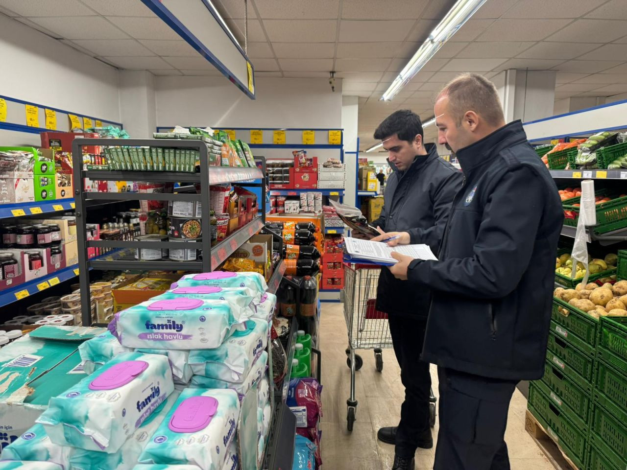 Serdivan’da Yılbaşı Öncesi Sıkı Denetim: Hijyen ve Güvenlik Ön Planda - Sayfa 8