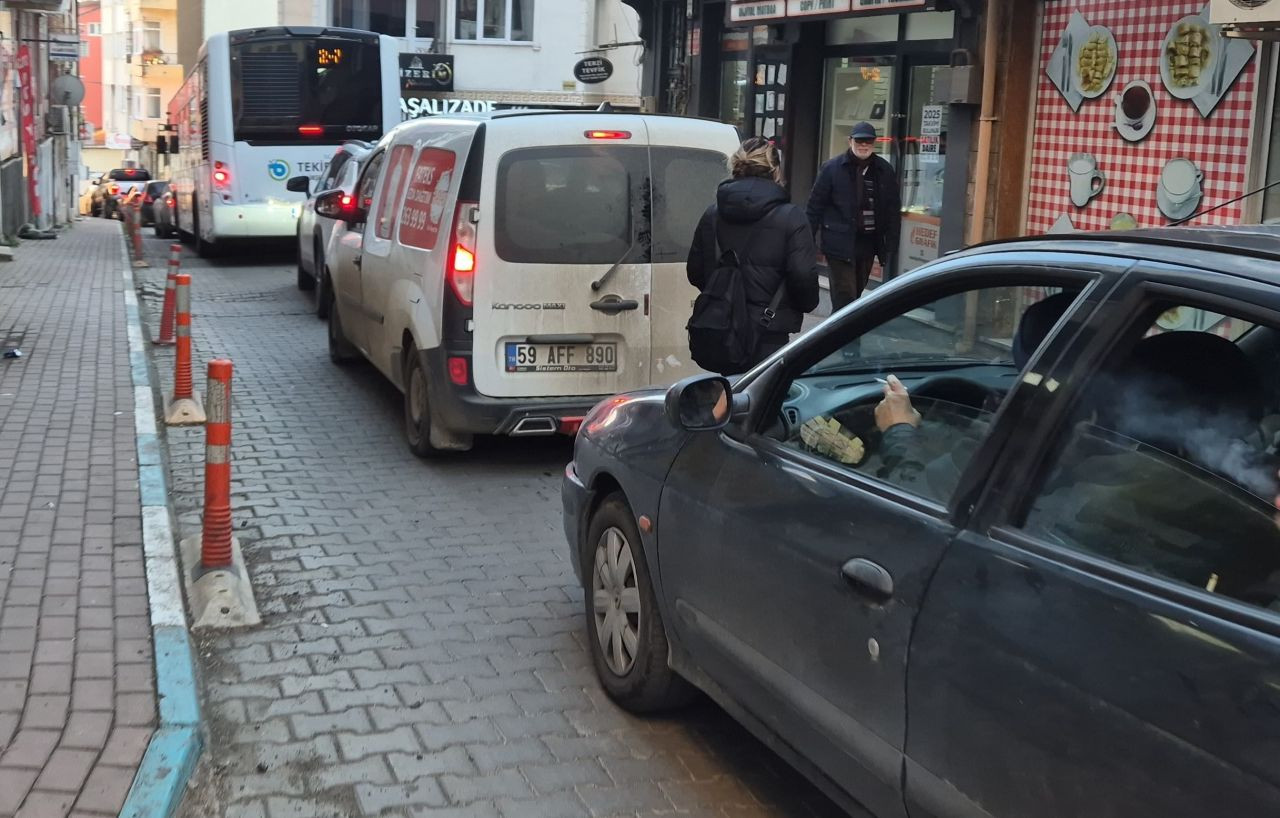 Süleymanpaşa'nın Dar Sokakları Trafik Çilesine Sahne Oluyor - Sayfa 1