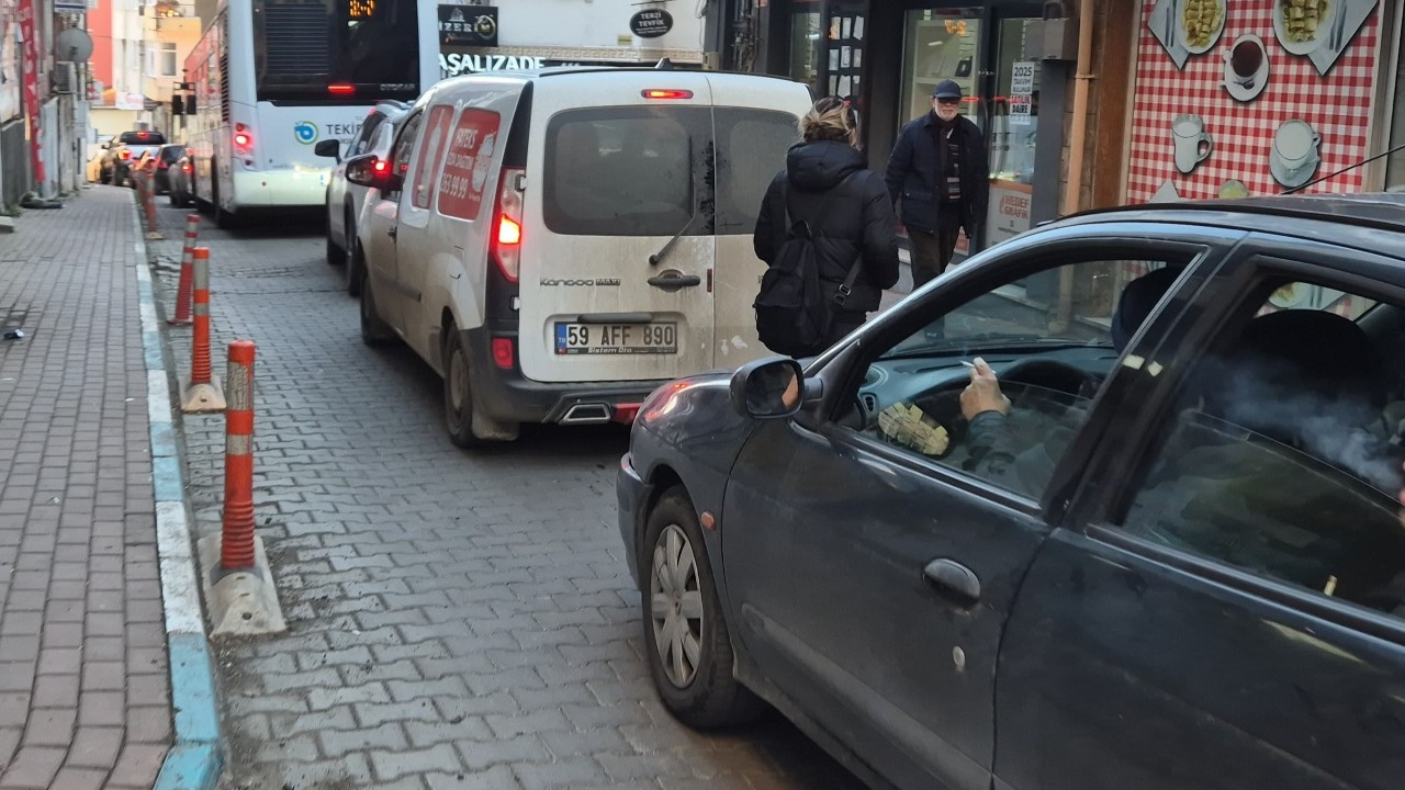 Süleymanpaşa'nın Dar Sokakları Trafik Çilesine Sahne Oluyor