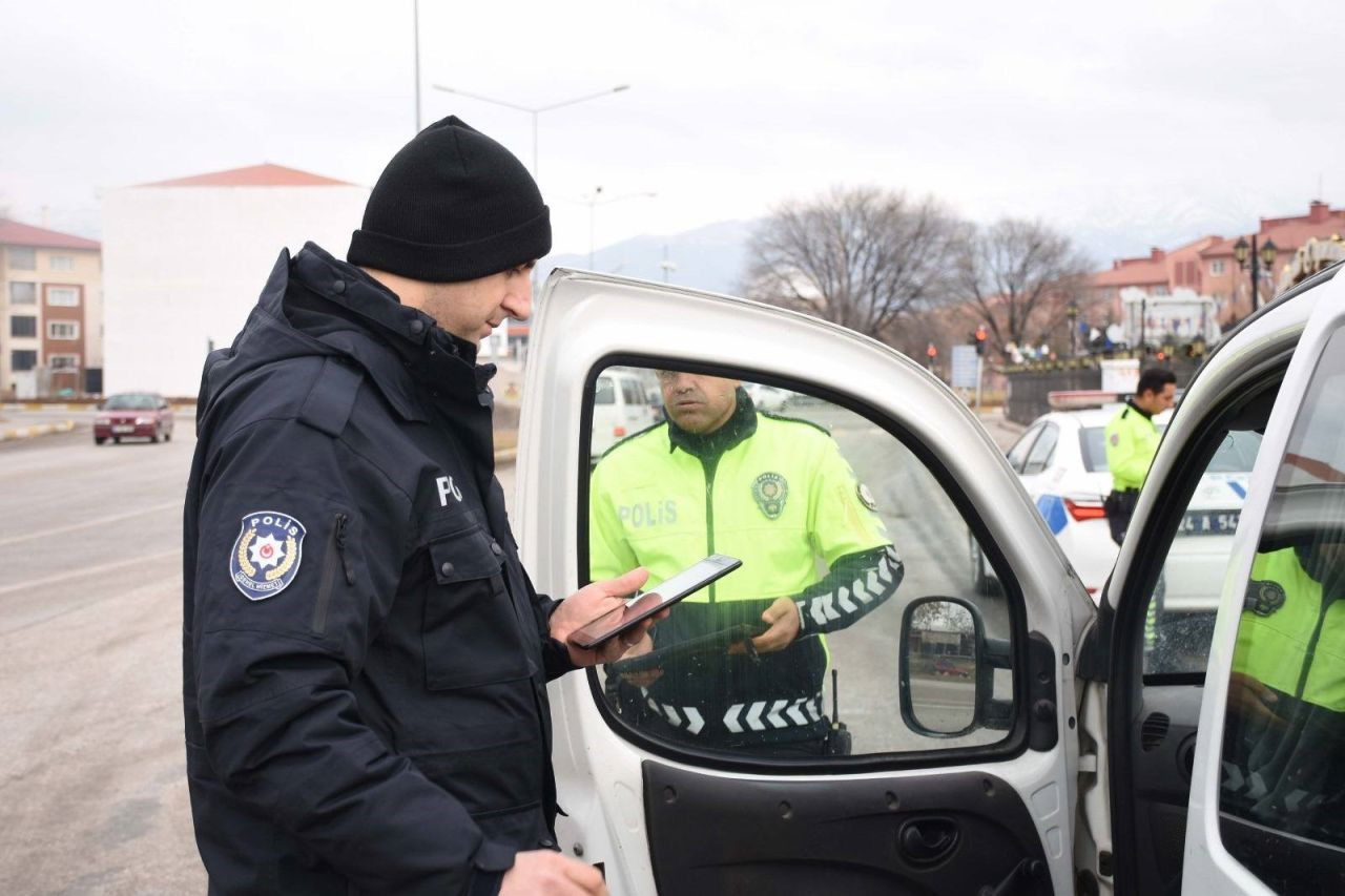 Erzincan’da “Türkiye Güven Huzur” Uygulaması Sorunsuz Tamamlandı - Sayfa 1