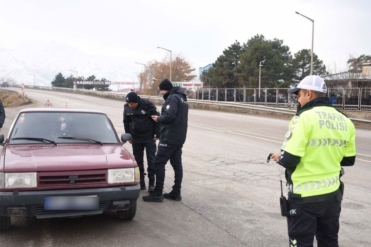 Erzincan’da “Türkiye Güven Huzur” Uygulaması Sorunsuz Tamamlandı - Sayfa 3