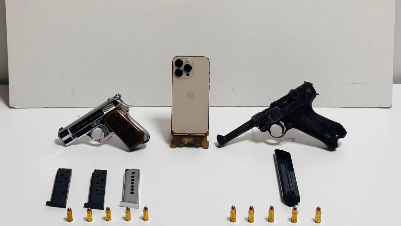 Samsun’da Ruhsatsız Silah ve Kaçak Cep Telefonuyla Yakalanan Şahıs Gözaltında