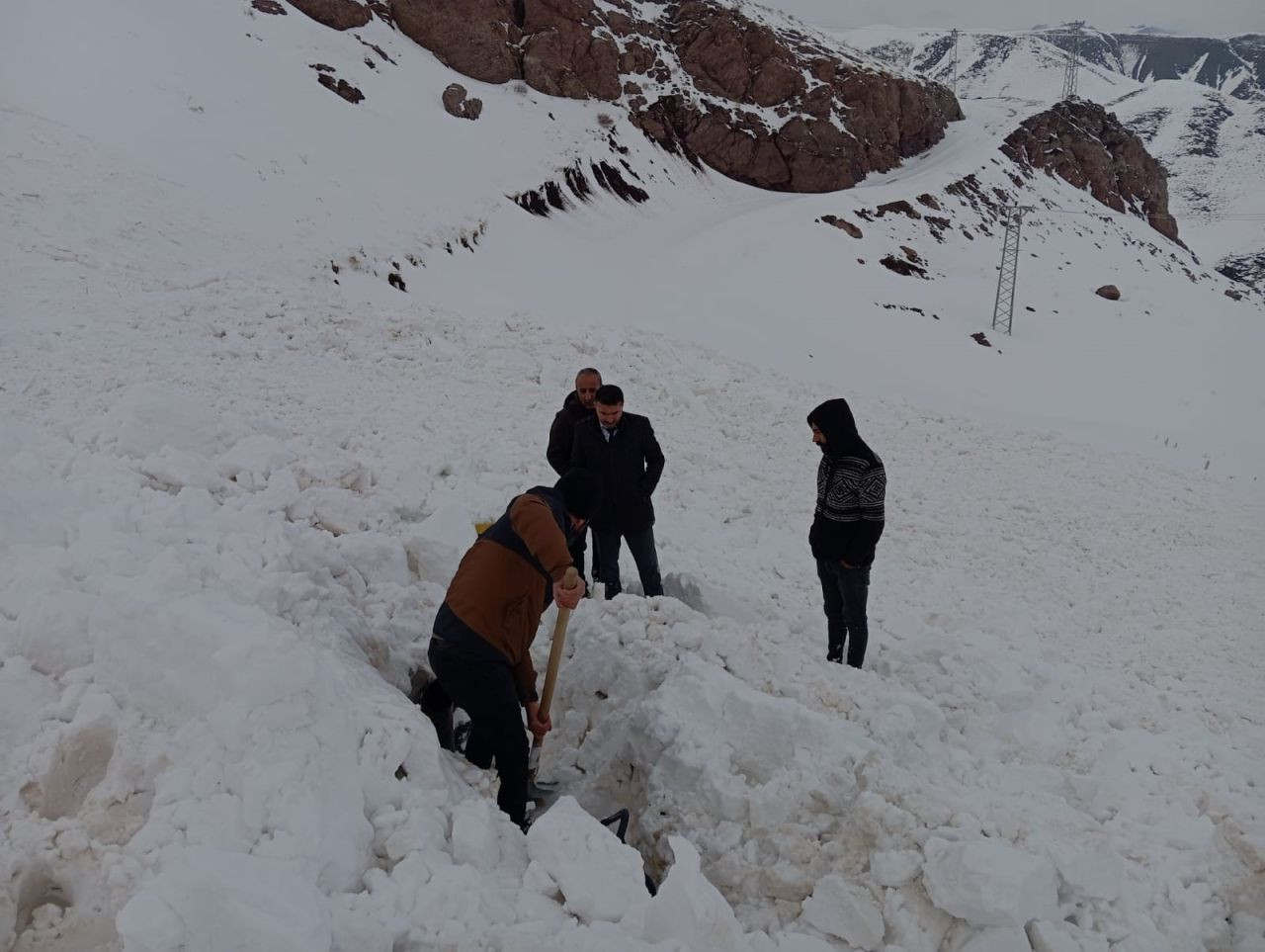 Şırnak’ta Kepçe Operatörünün Ölümden Döndüğü Çığ Anı - Sayfa 1