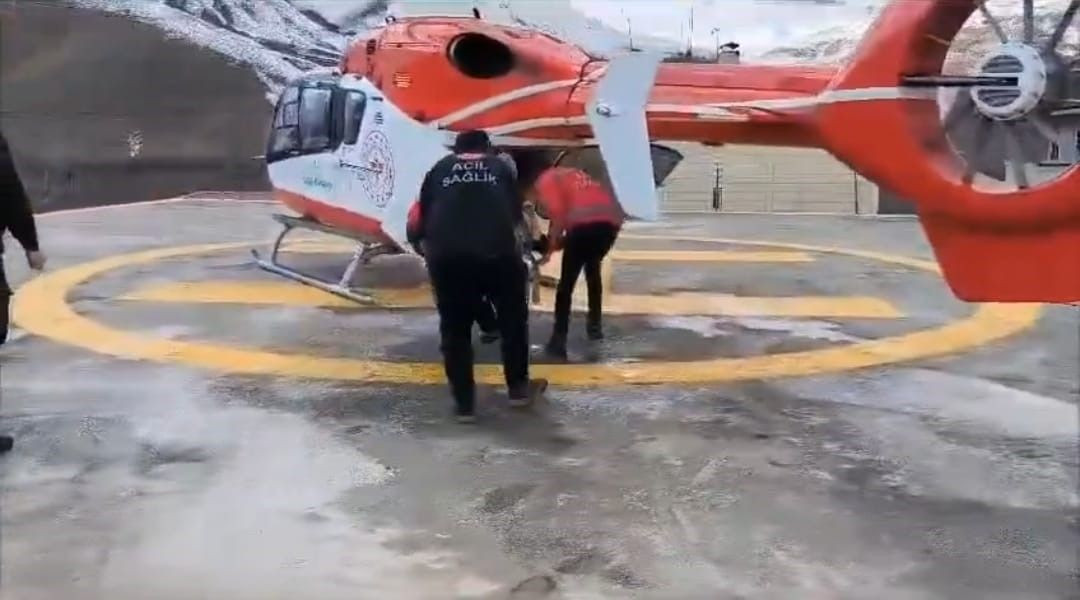 Tedavi Gören Hamile Kadın Helikopter Ambulansla Van’a Sevk Edildi - Sayfa 2