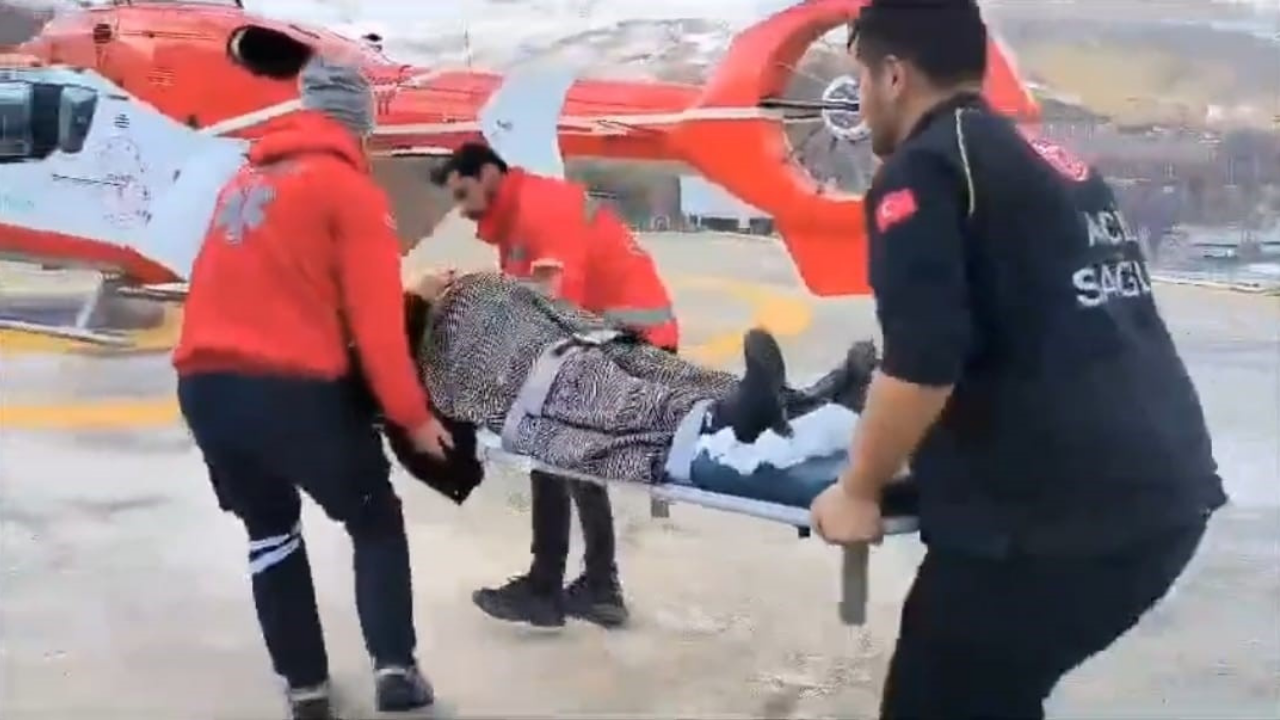 Tedavi Gören Hamile Kadın Helikopter Ambulansla Van’a Sevk Edildi