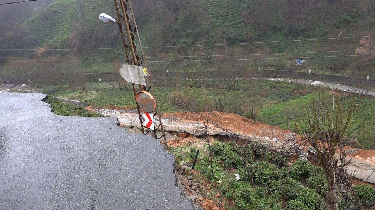 Rize’de Yol Çöktü, 4 Köye Ulaşım Kapandı - Sayfa 1