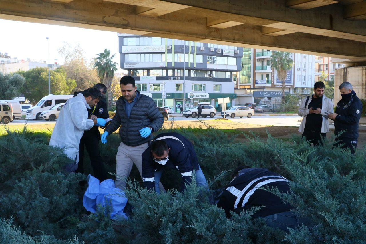 Cesedi Günler Sonra Gelen Kokuyla Tesadüfen Bulundu - Sayfa 1