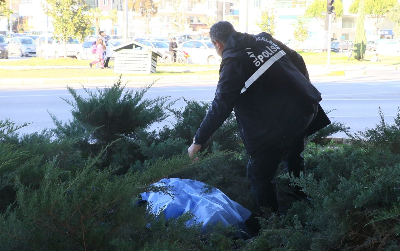 Cesedi Günler Sonra Gelen Kokuyla Tesadüfen Bulundu - Sayfa 2