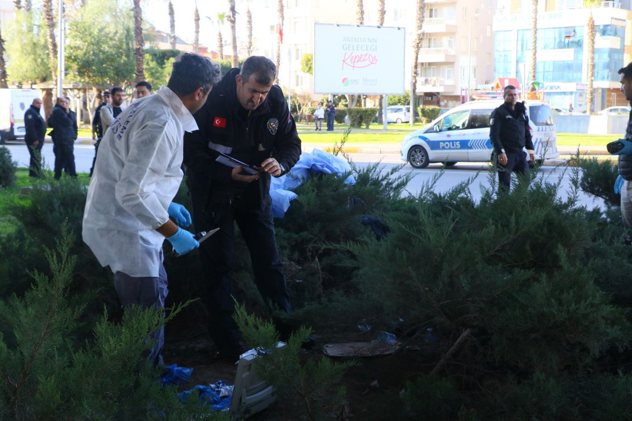 Cesedi Günler Sonra Gelen Kokuyla Tesadüfen Bulundu - Sayfa 3