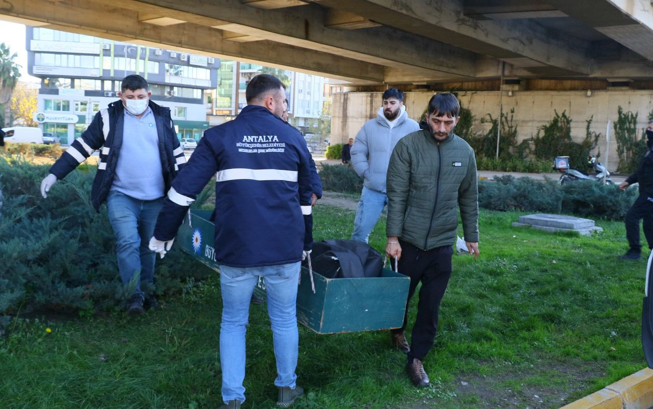 Cesedi Günler Sonra Gelen Kokuyla Tesadüfen Bulundu - Sayfa 5