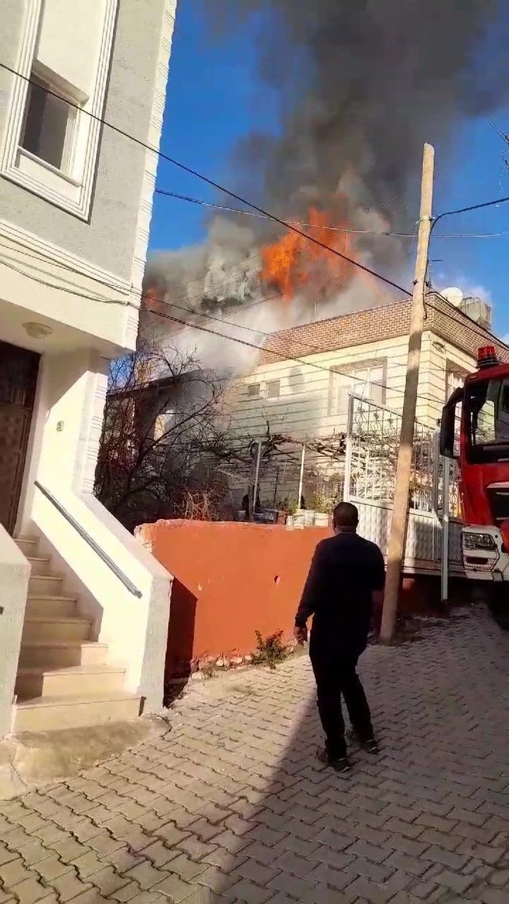 Hatay'da Müstakil Ev Alevlere Teslim Oldu - Sayfa 6