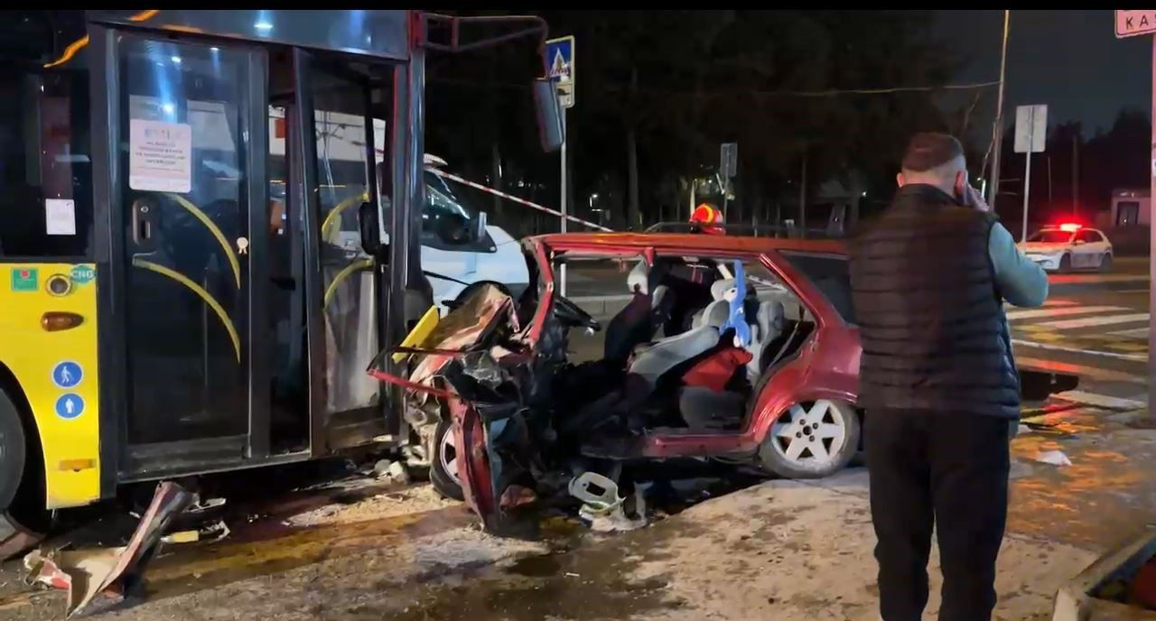 Eyüpsultan'da Otomobil ve İETT Otobüsü Çarpıştı: 2 Ağır Yaralı - Sayfa 3