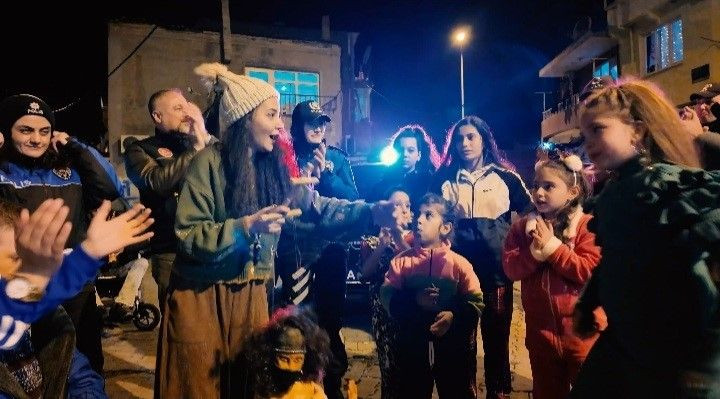 Çanakkale'de Polislerden Çocuklara Yeni Yıl Hediyesi - Sayfa 2