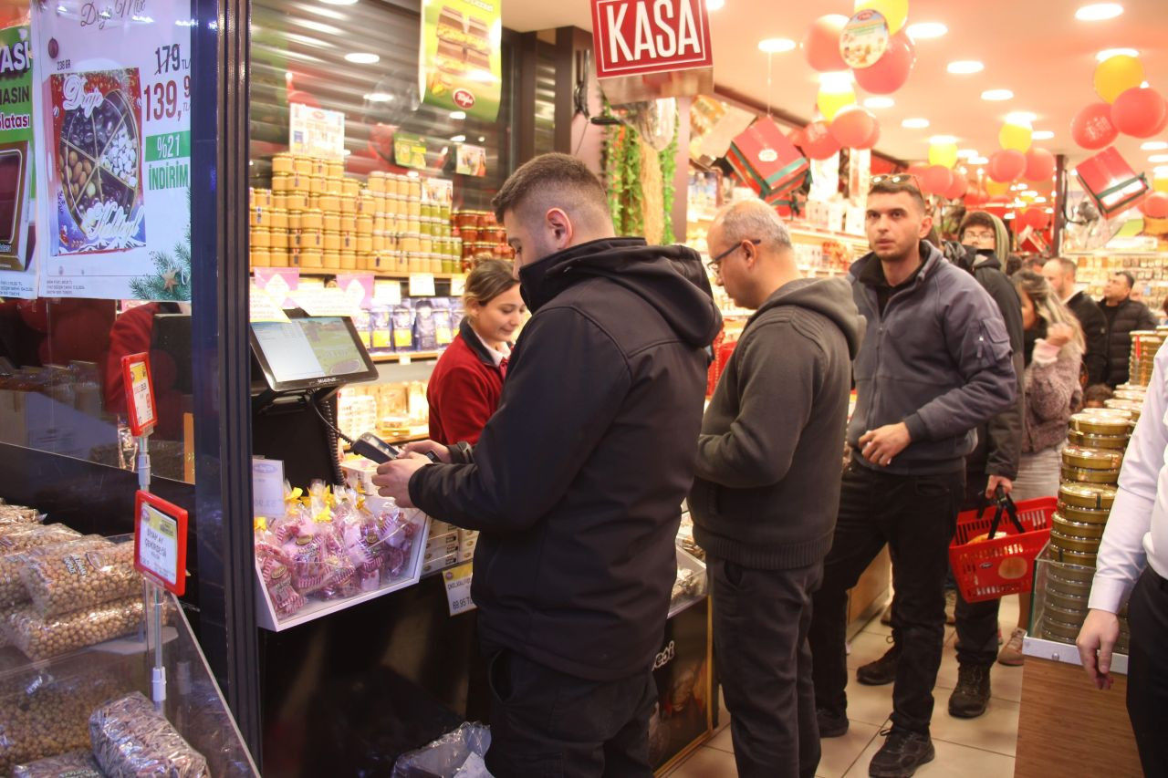 Yeni Yıl Öncesi Aydın'da Kuruyemişçilerde Yoğunluk - Sayfa 8