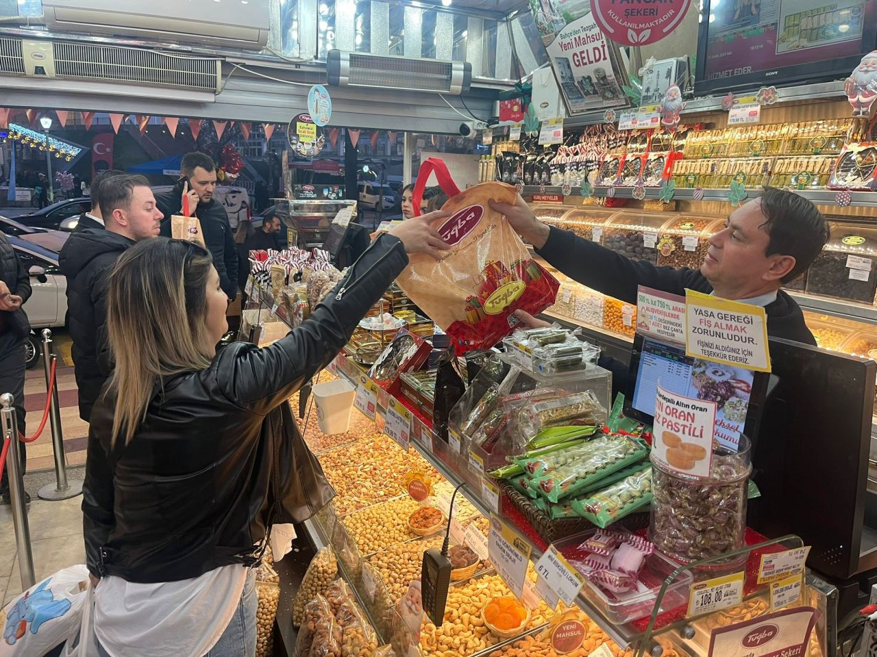 Yeni Yıl Öncesi Aydın'da Kuruyemişçilerde Yoğunluk - Sayfa 6