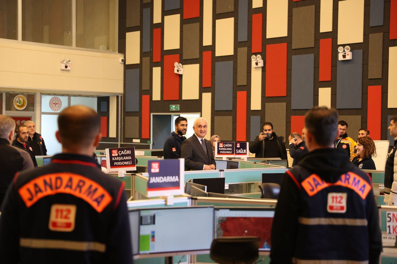 Muş Valisi Çakır’dan Yılbaşı Gecesi Güvenlik Güçlerine Moral Ziyareti - Sayfa 4