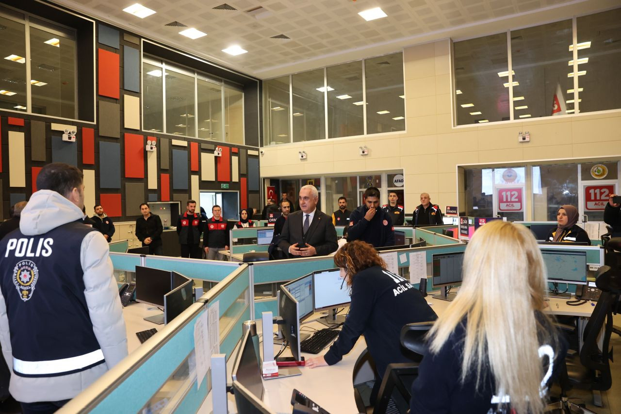 Muş Valisi Çakır’dan Yılbaşı Gecesi Güvenlik Güçlerine Moral Ziyareti - Sayfa 5