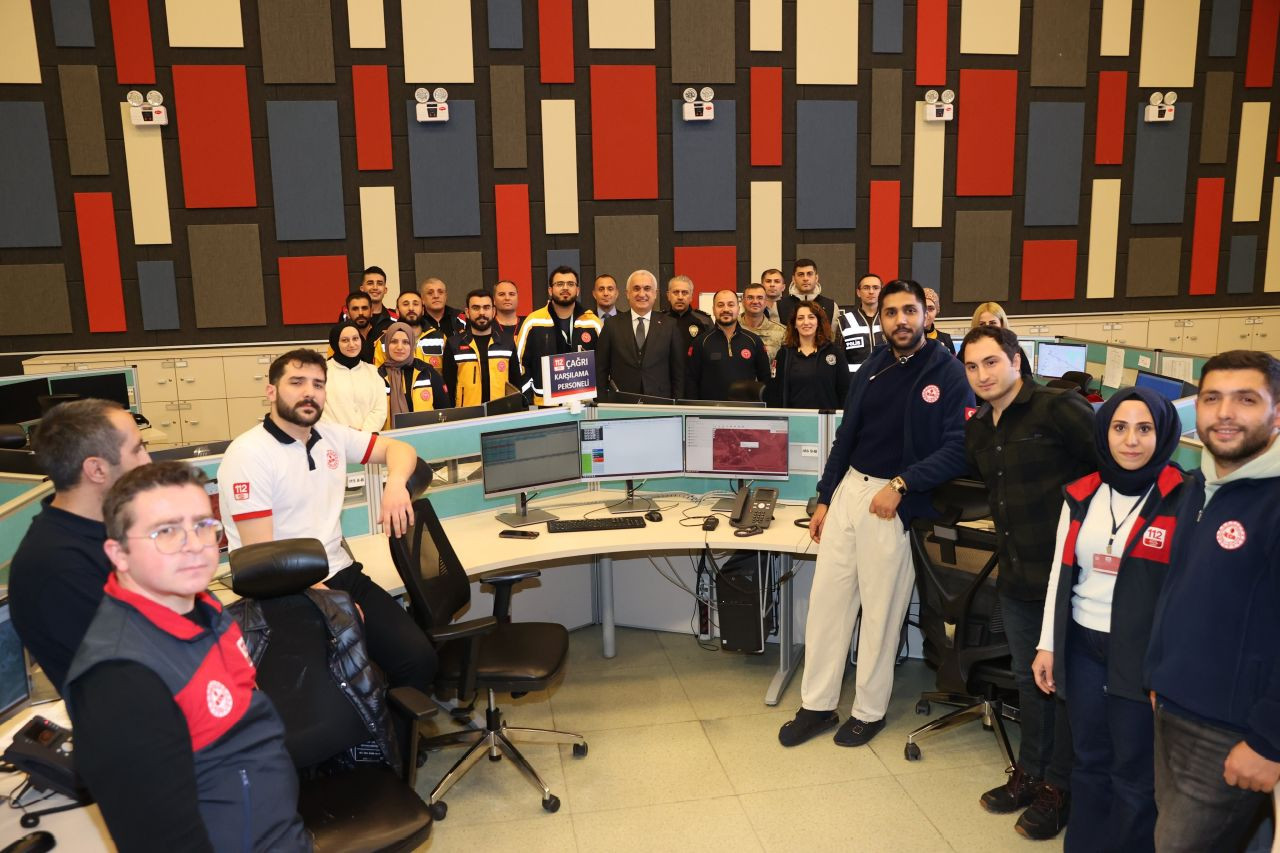 Muş Valisi Çakır’dan Yılbaşı Gecesi Güvenlik Güçlerine Moral Ziyareti - Sayfa 6